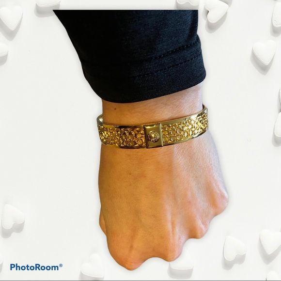 โค๏ธStunning Coach Logo Gold Bangle โค๏ธ - Picture 4 of 4